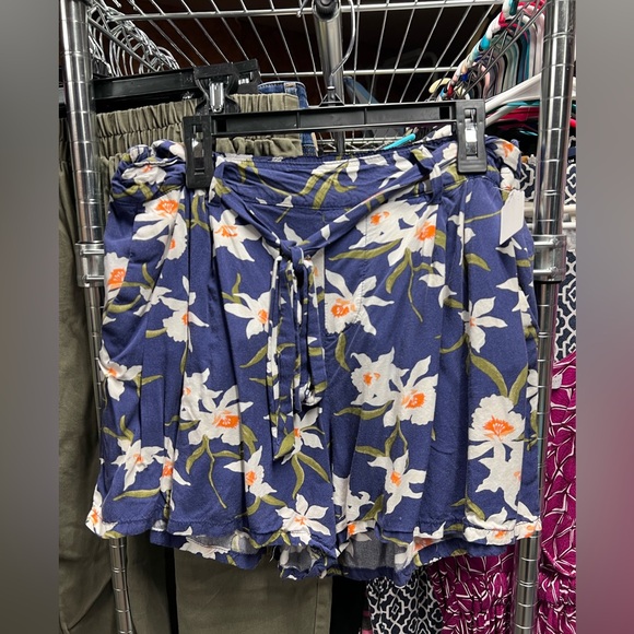 Womens Old navy shorts size M - Picture 1 of 4